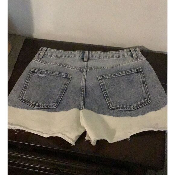NWT~No Boundaries Distressed & Bleached Design Denim Shorts~Juniors Sz 11 - Picture 2 of 2